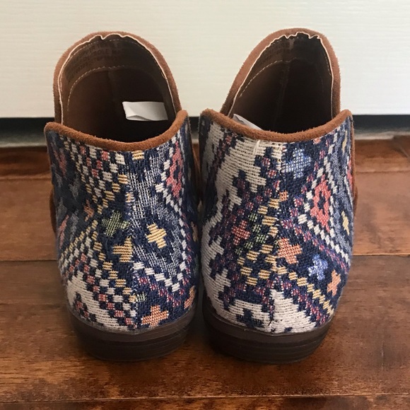 Shoes - Picture 3 of 3